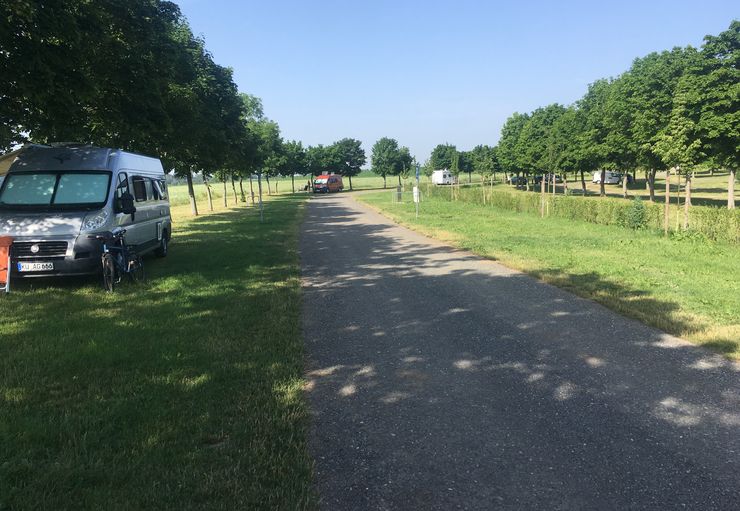 Motorhome parking at the nudist beach in Pöhl – promobil